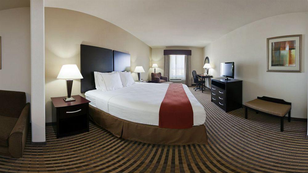 Holiday Inn Express & Suites Brady By Ihg Exteriér fotografie