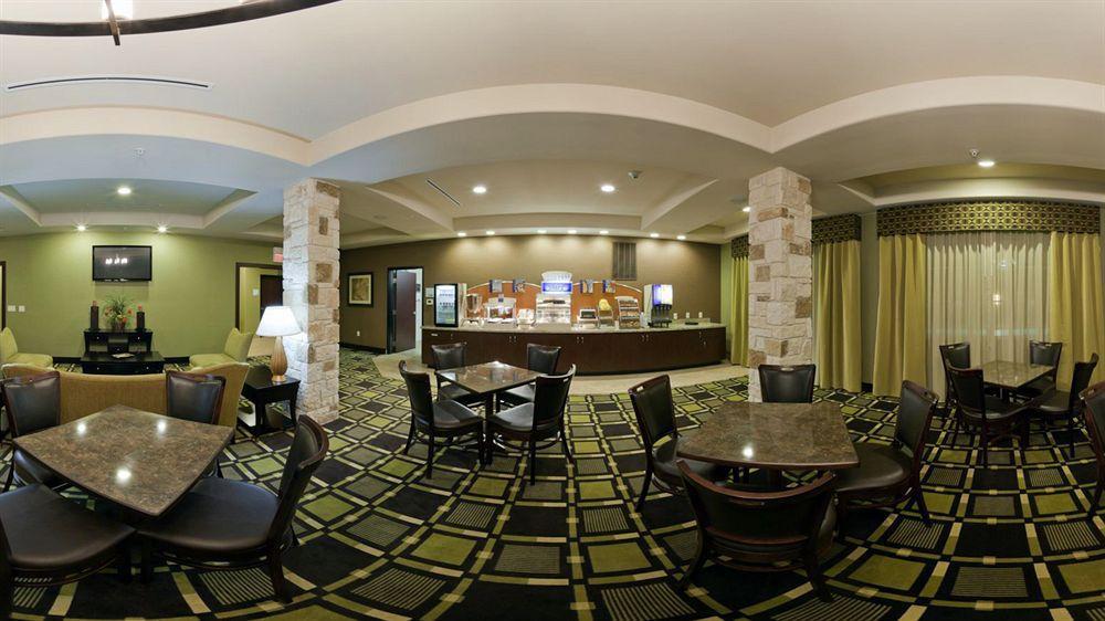 Holiday Inn Express & Suites Brady By Ihg Exteriér fotografie