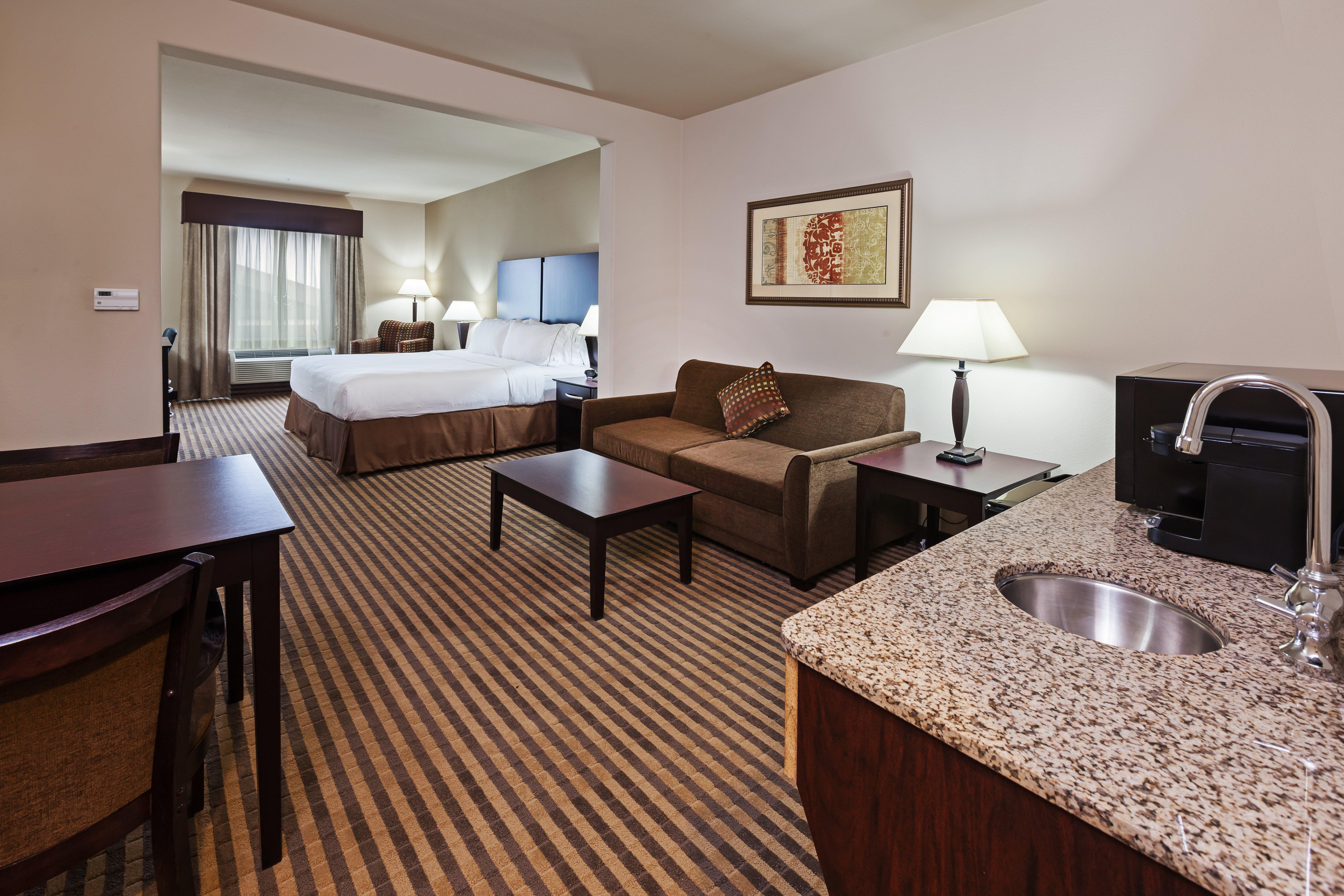Holiday Inn Express & Suites Brady By Ihg Exteriér fotografie
