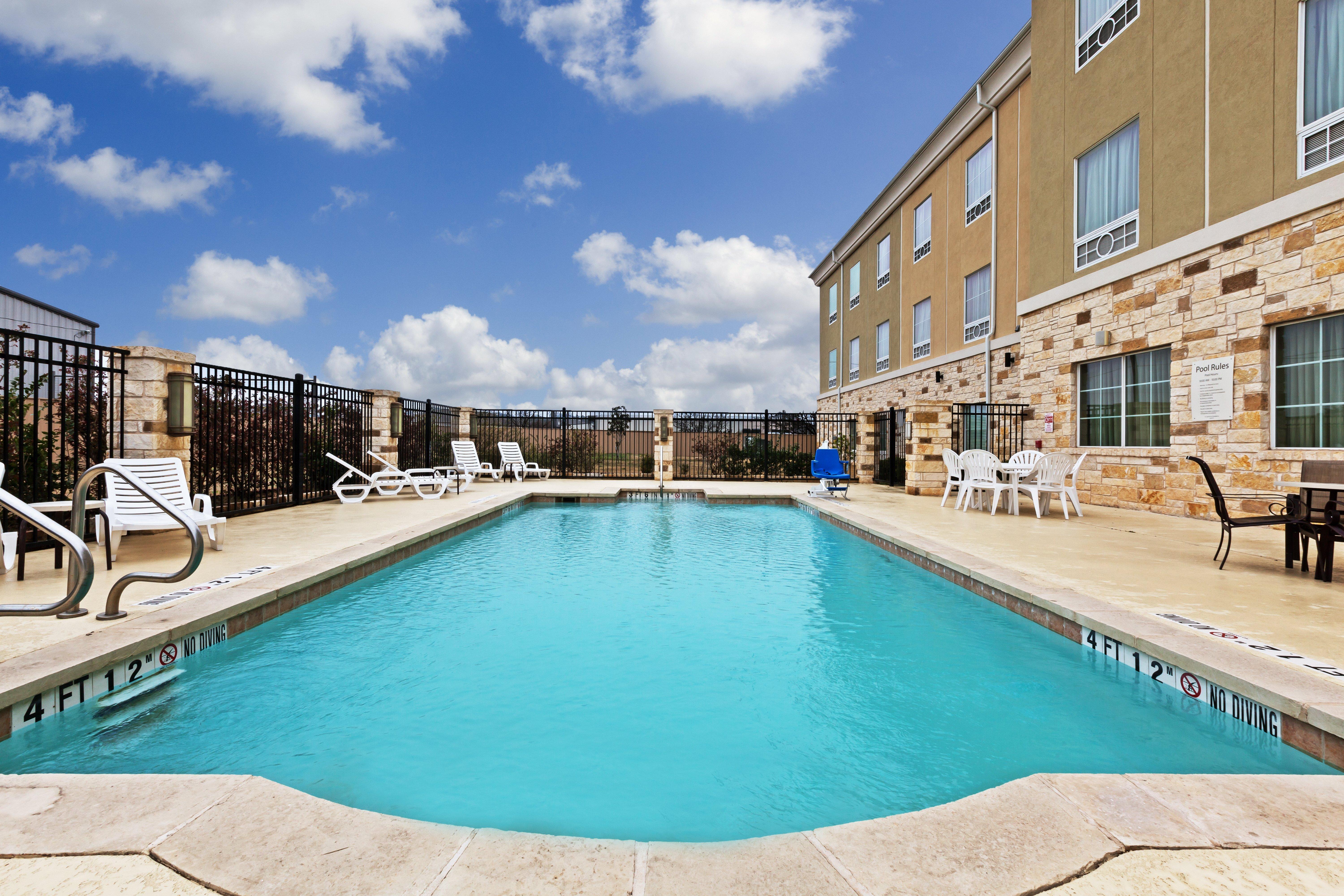 Holiday Inn Express & Suites Brady By Ihg Exteriér fotografie