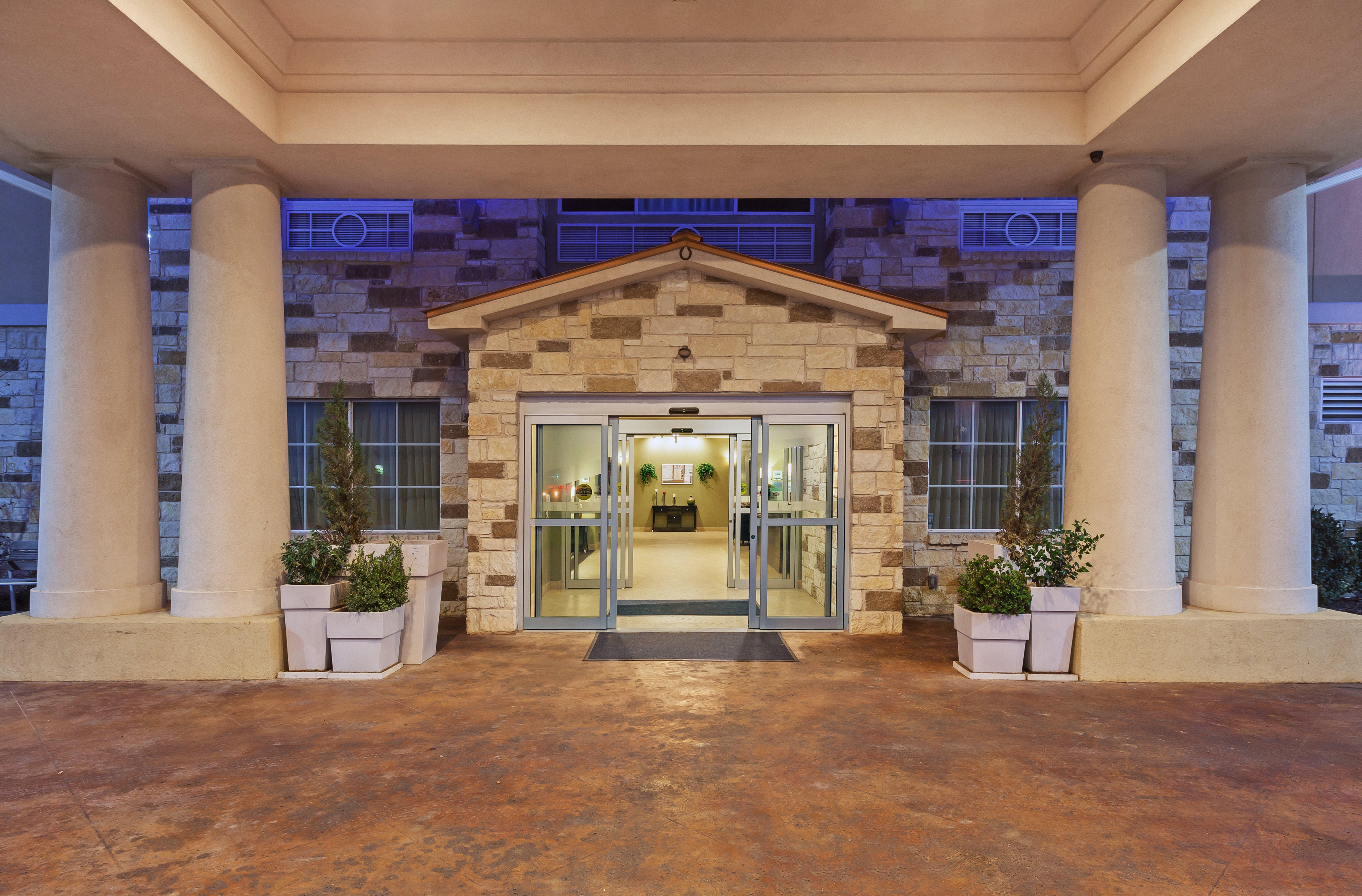 Holiday Inn Express & Suites Brady By Ihg Exteriér fotografie