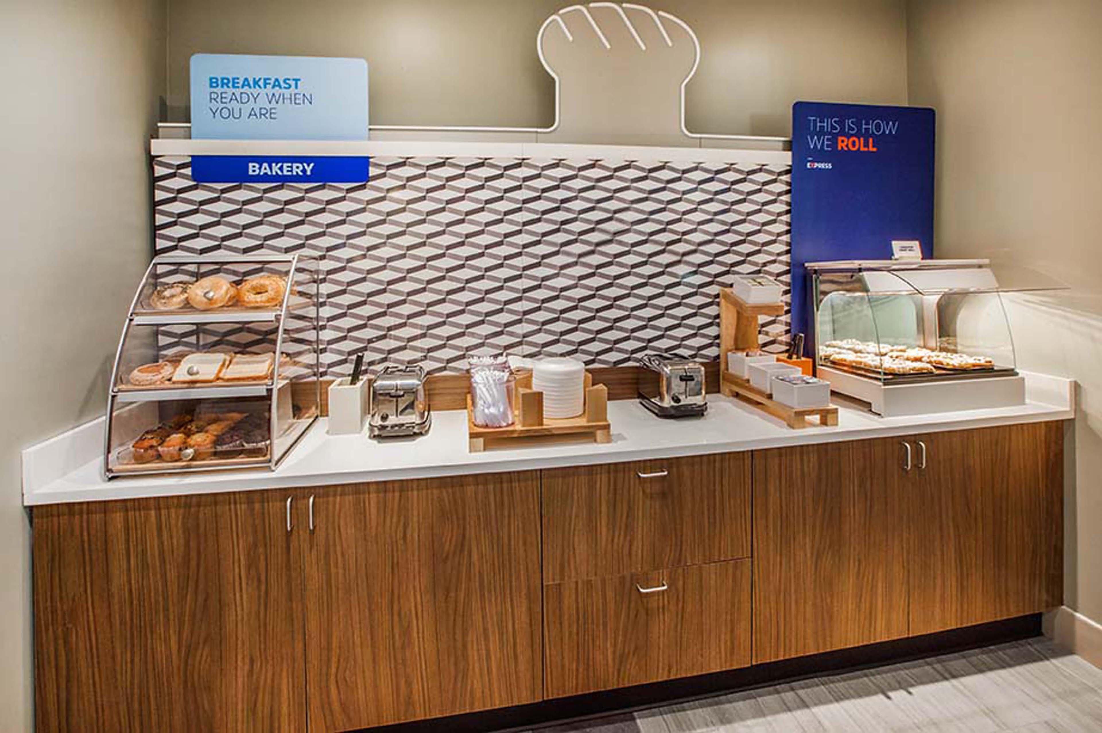 Holiday Inn Express & Suites Brady By Ihg Exteriér fotografie