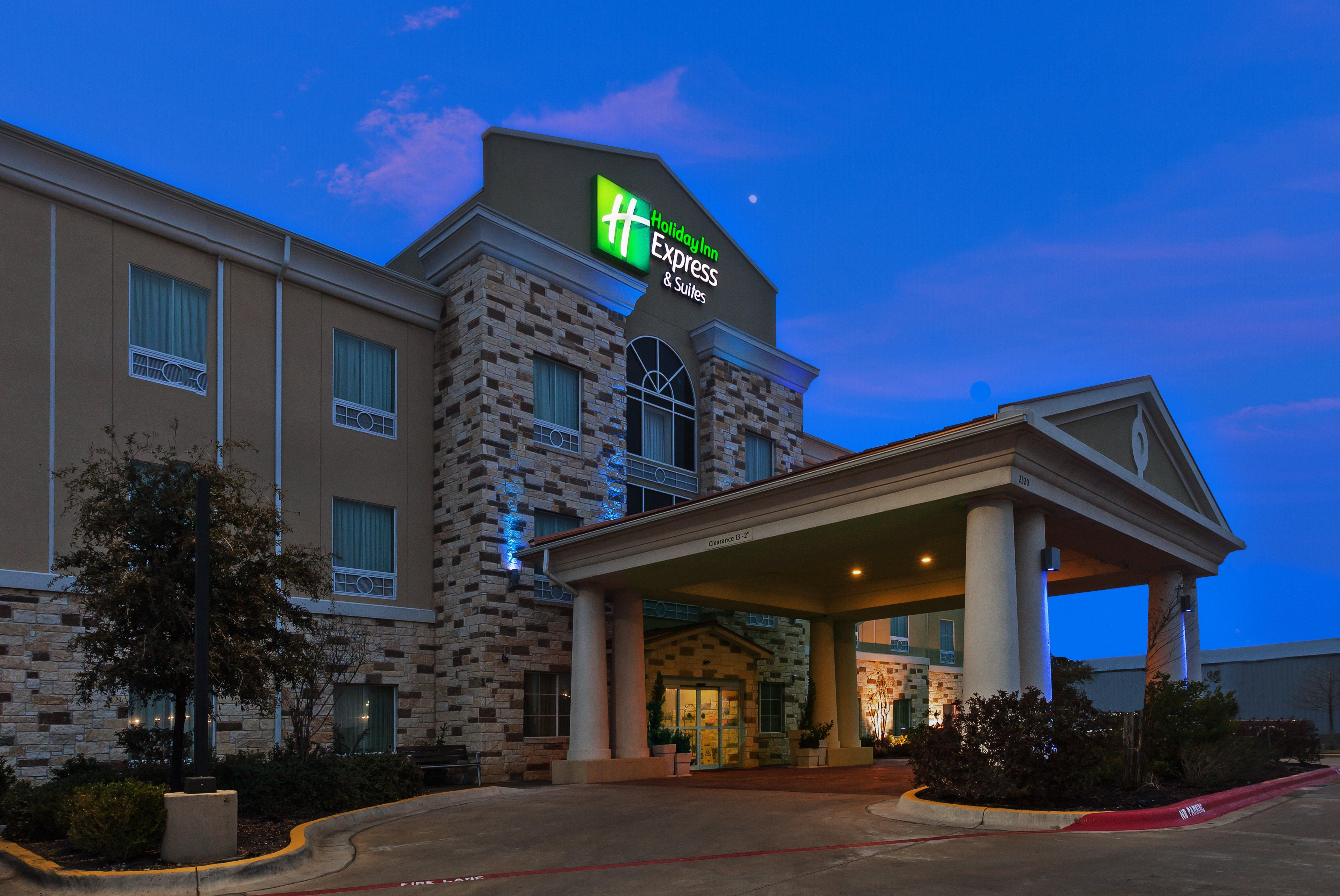 Holiday Inn Express & Suites Brady By Ihg Exteriér fotografie