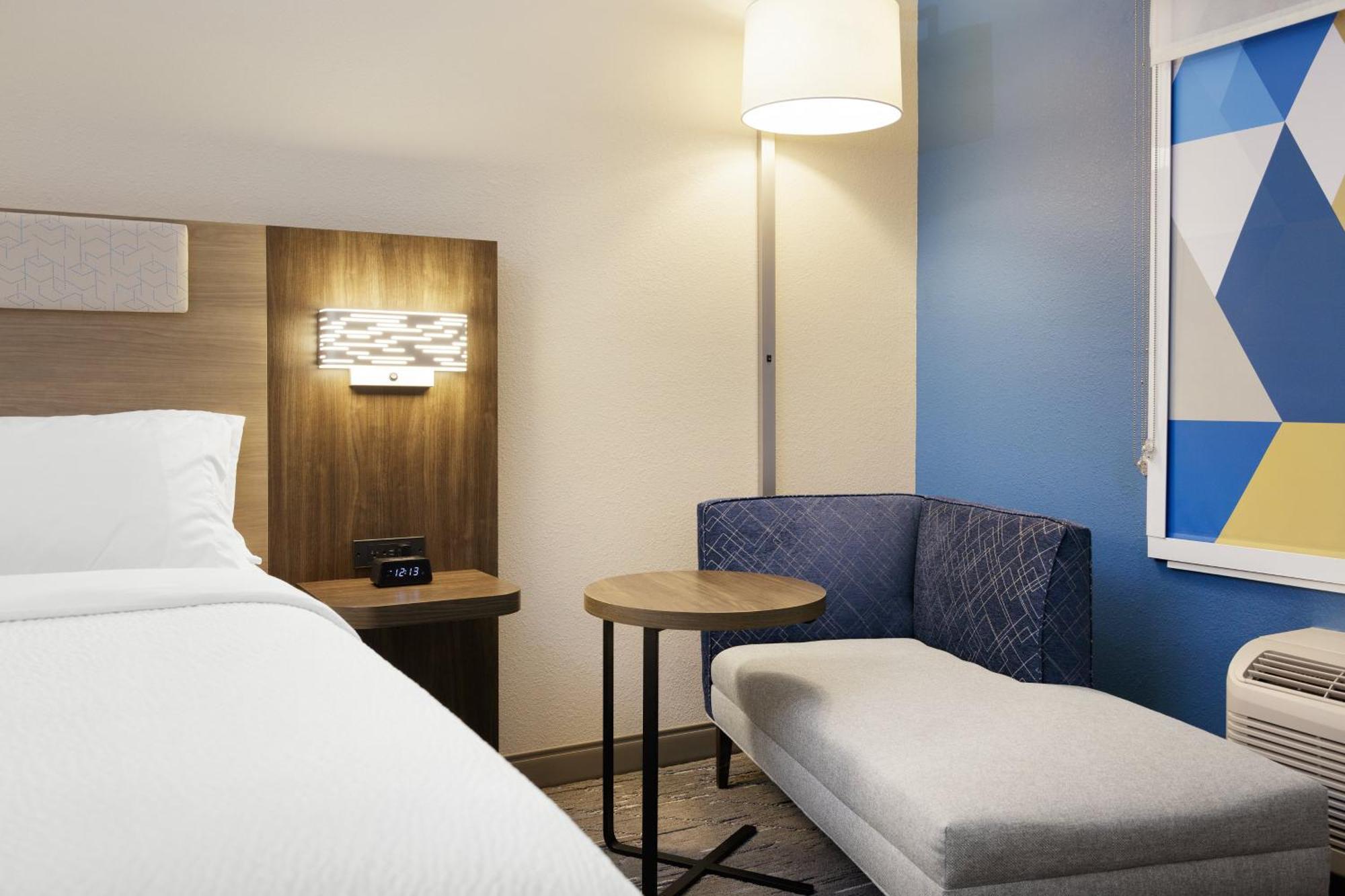 Holiday Inn Express & Suites Brady By Ihg Exteriér fotografie