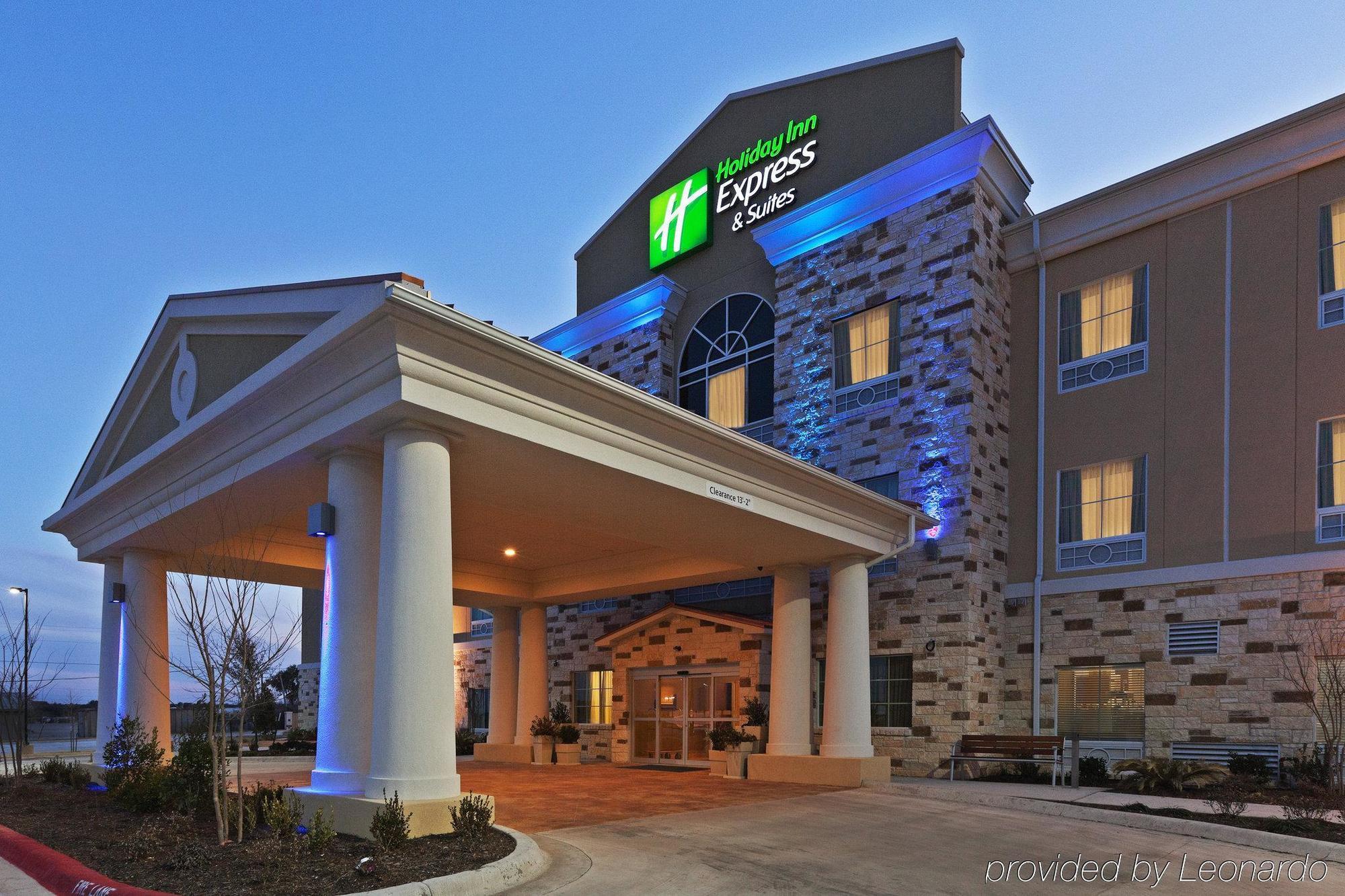 Holiday Inn Express & Suites Brady By Ihg Exteriér fotografie