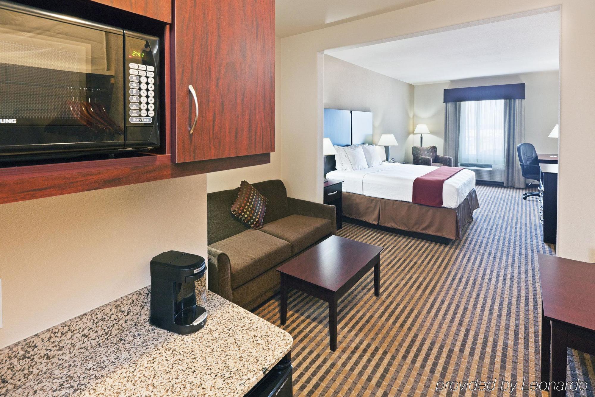Holiday Inn Express & Suites Brady By Ihg Pokoj fotografie