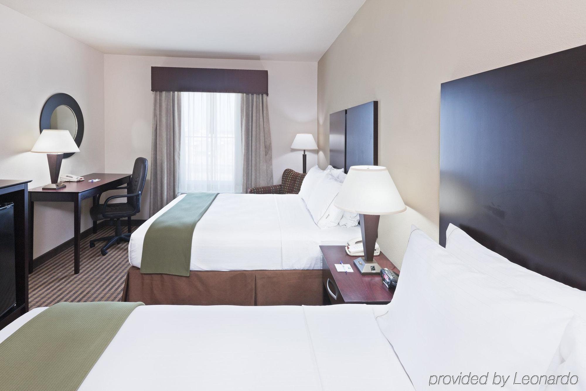 Holiday Inn Express & Suites Brady By Ihg Pokoj fotografie