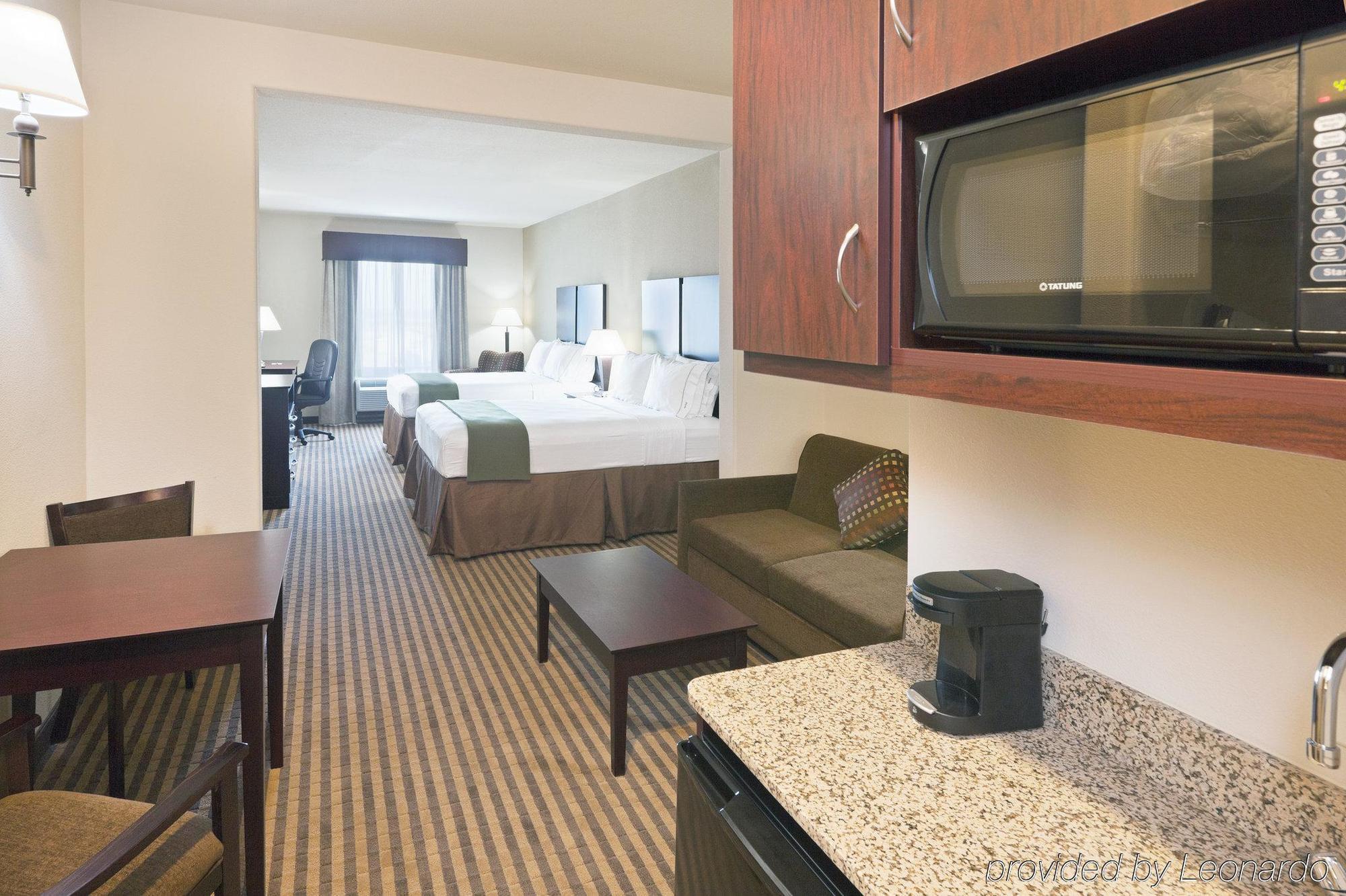 Holiday Inn Express & Suites Brady By Ihg Pokoj fotografie