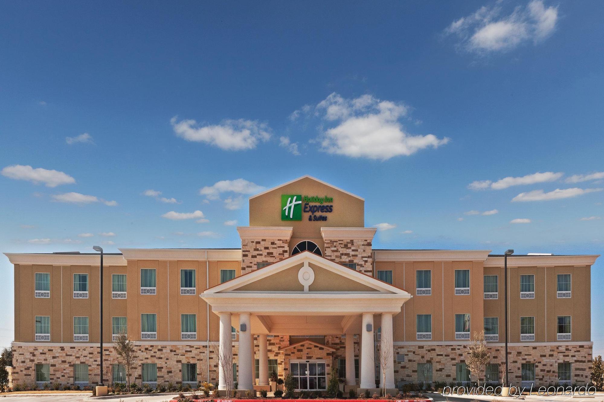 Holiday Inn Express & Suites Brady By Ihg Exteriér fotografie