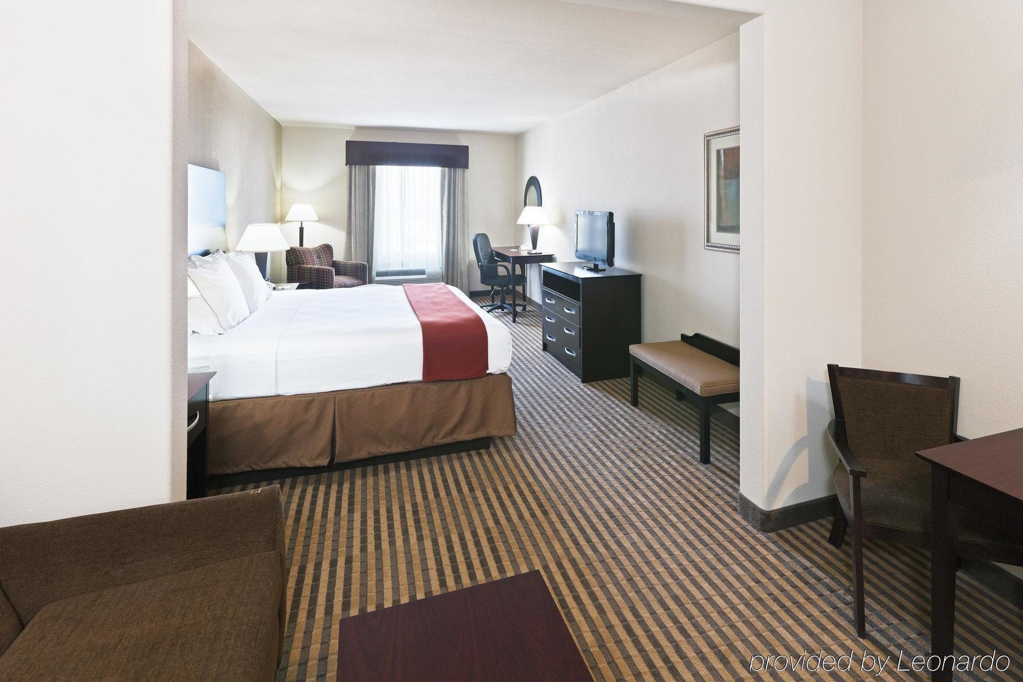Holiday Inn Express & Suites Brady By Ihg Pokoj fotografie