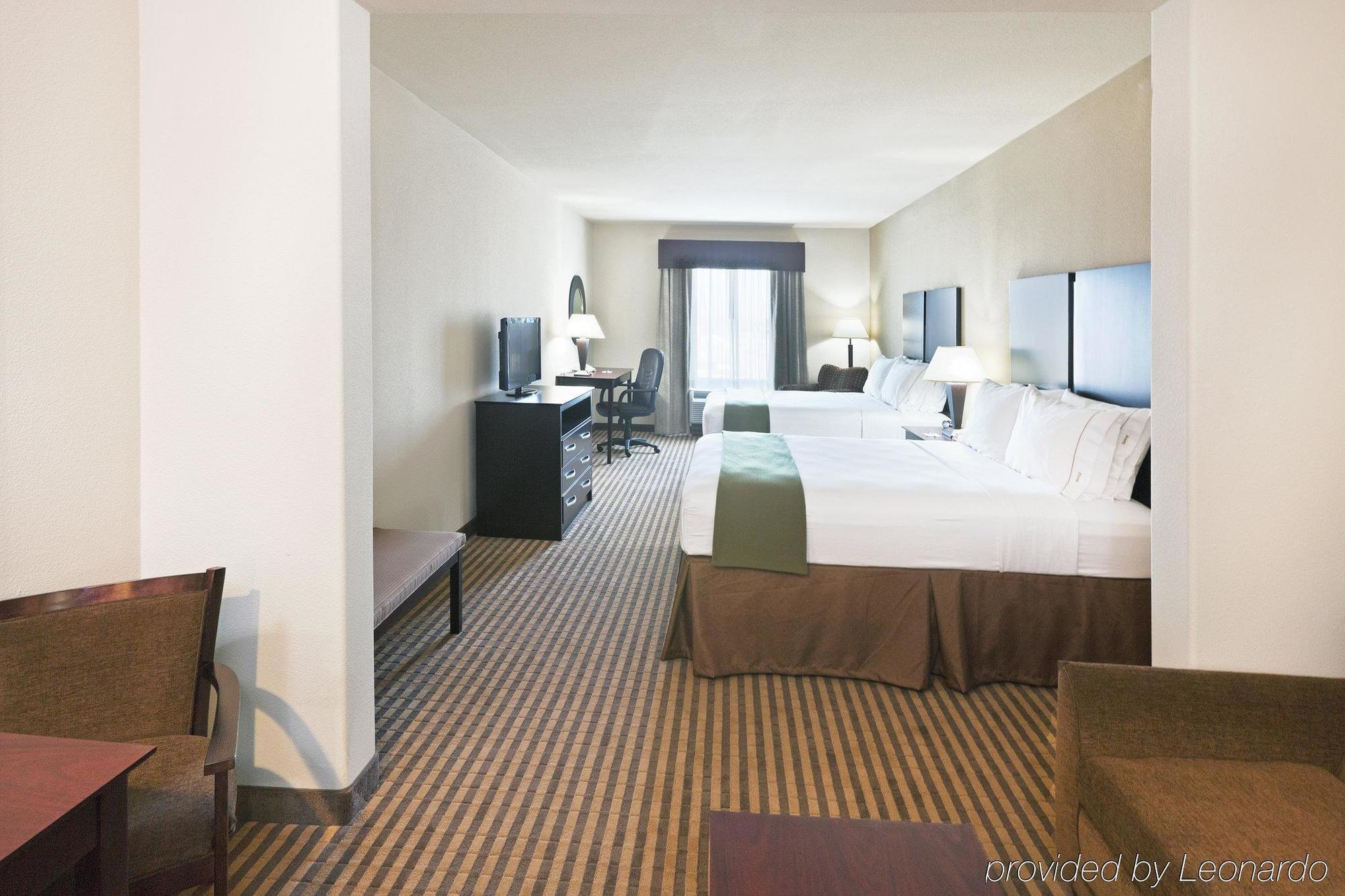 Holiday Inn Express & Suites Brady By Ihg Pokoj fotografie