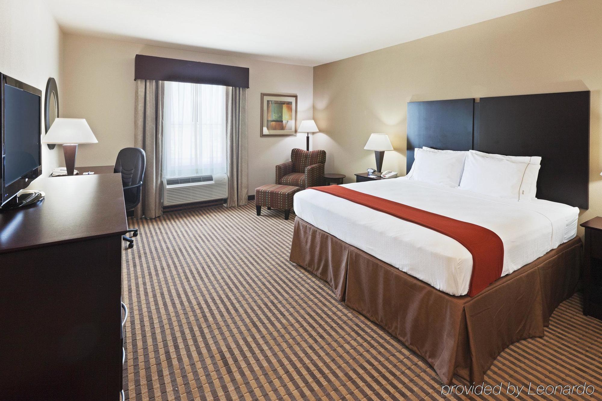 Holiday Inn Express & Suites Brady By Ihg Pokoj fotografie