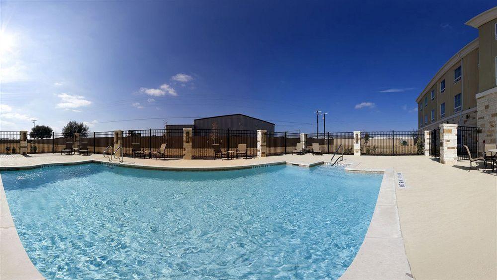 Holiday Inn Express & Suites Brady By Ihg Exteriér fotografie