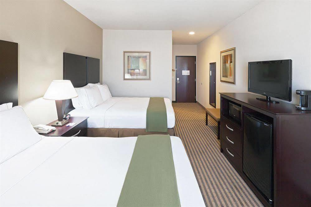 Holiday Inn Express & Suites Brady By Ihg Exteriér fotografie